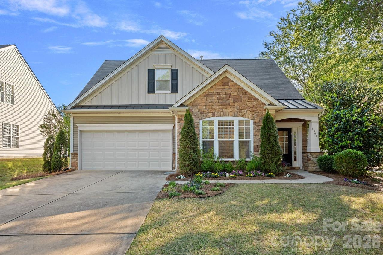 6902 Saranac Ln., Matthews, NC 28105