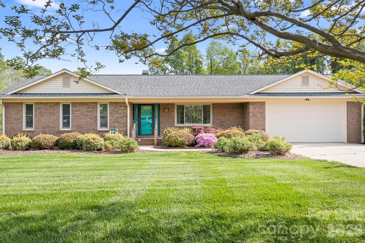 676 Sunridge Dr., Lincolnton, NC 28092