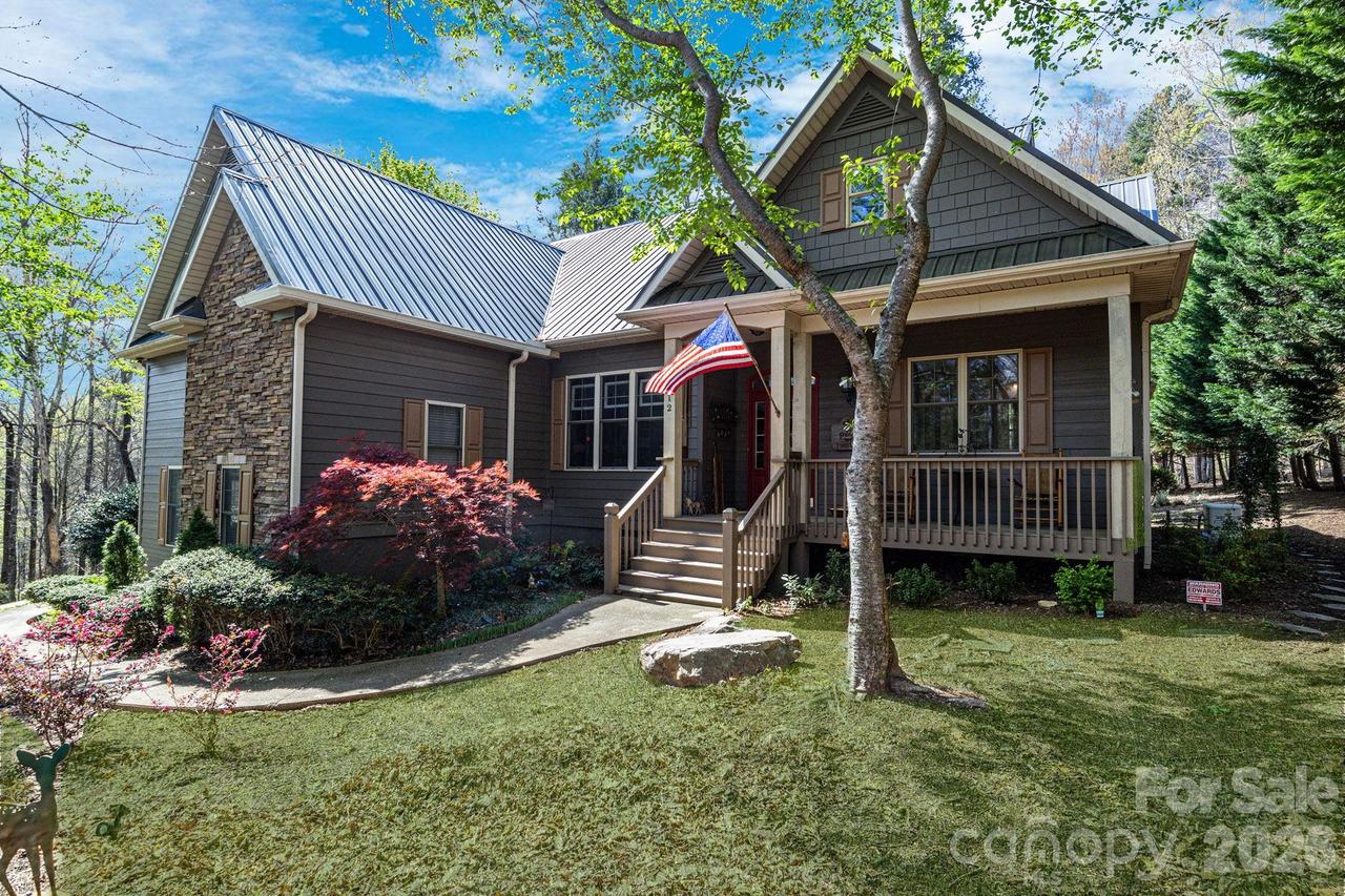 112 Wren Ct., Lake Lure, NC 28746