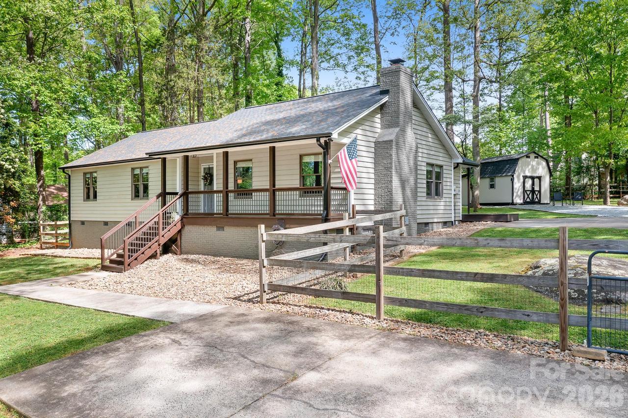 204 Nottingham Dr., Huntersville, NC 28078