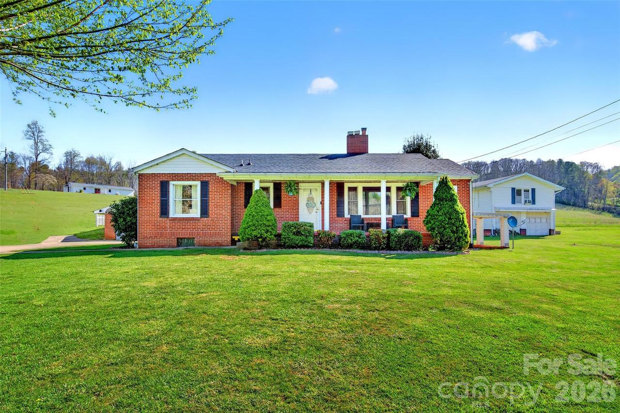 1511 White Oak Rd., Bakersville, NC 28705