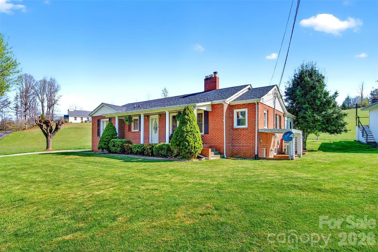 1511 White Oak Rd., Bakersville, NC 28705