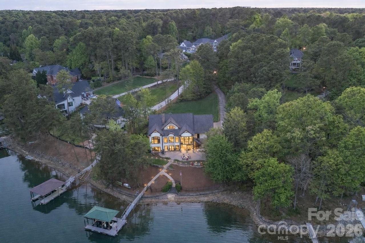 9116 Thackery Ln., Sherrills Ford, NC 28673