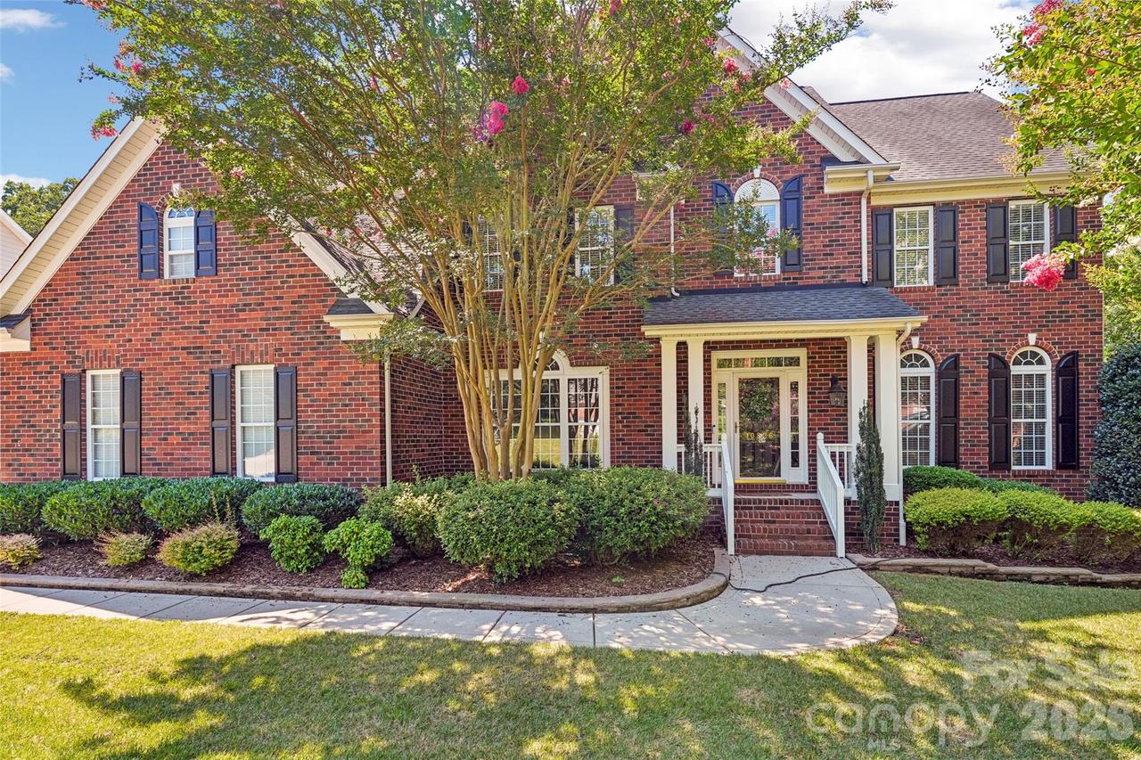 10826 Persimmon Creek Dr., Mint Hill, NC 28227