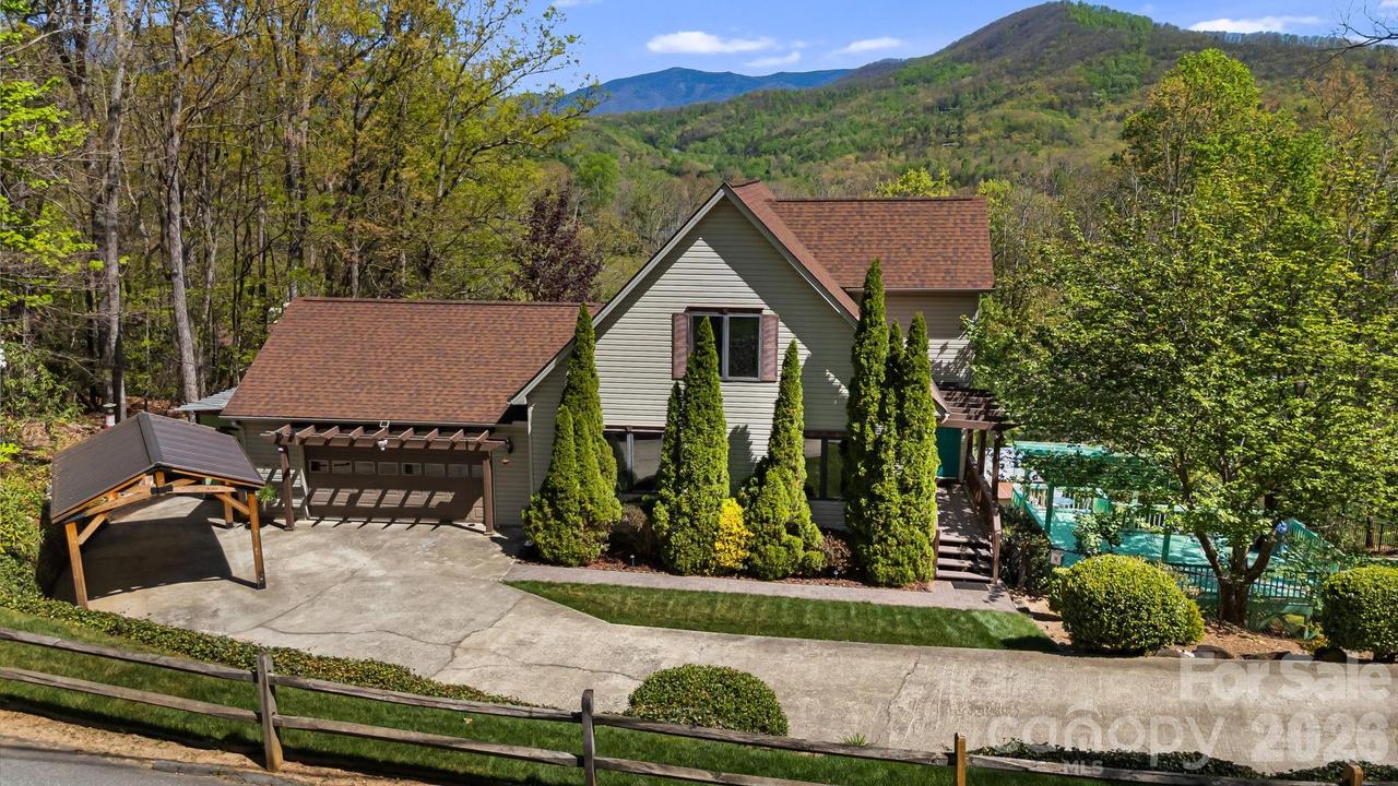 144 Hilltop Rd., Black Mountain, NC 28711