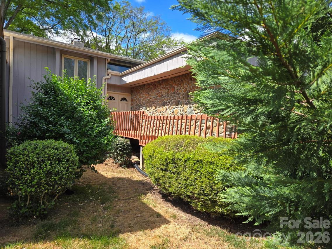 4236 Burning Tree Dr., Charlotte, NC 28277