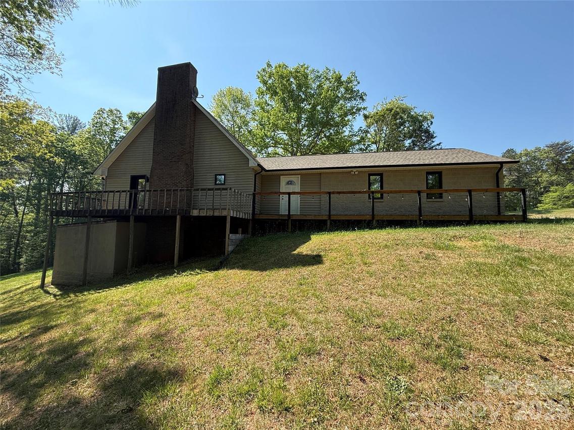 2922 Lovie Ln., Hudson, NC 28638