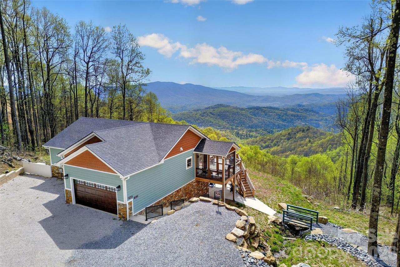 155 Wrenlock Dr., Little Switzerland, NC 28749