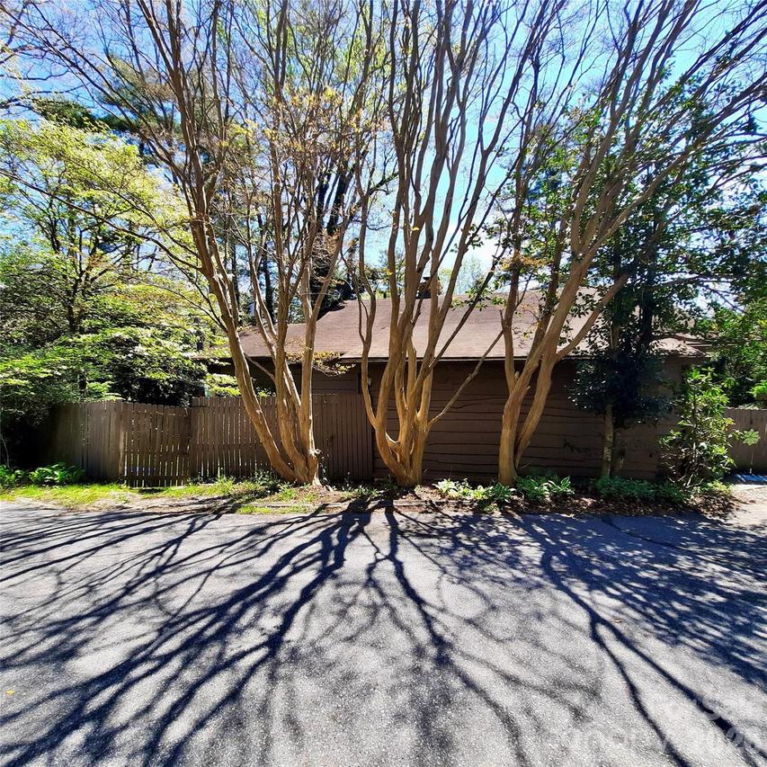 121 Ohara Cir., Hendersonville, NC 28739