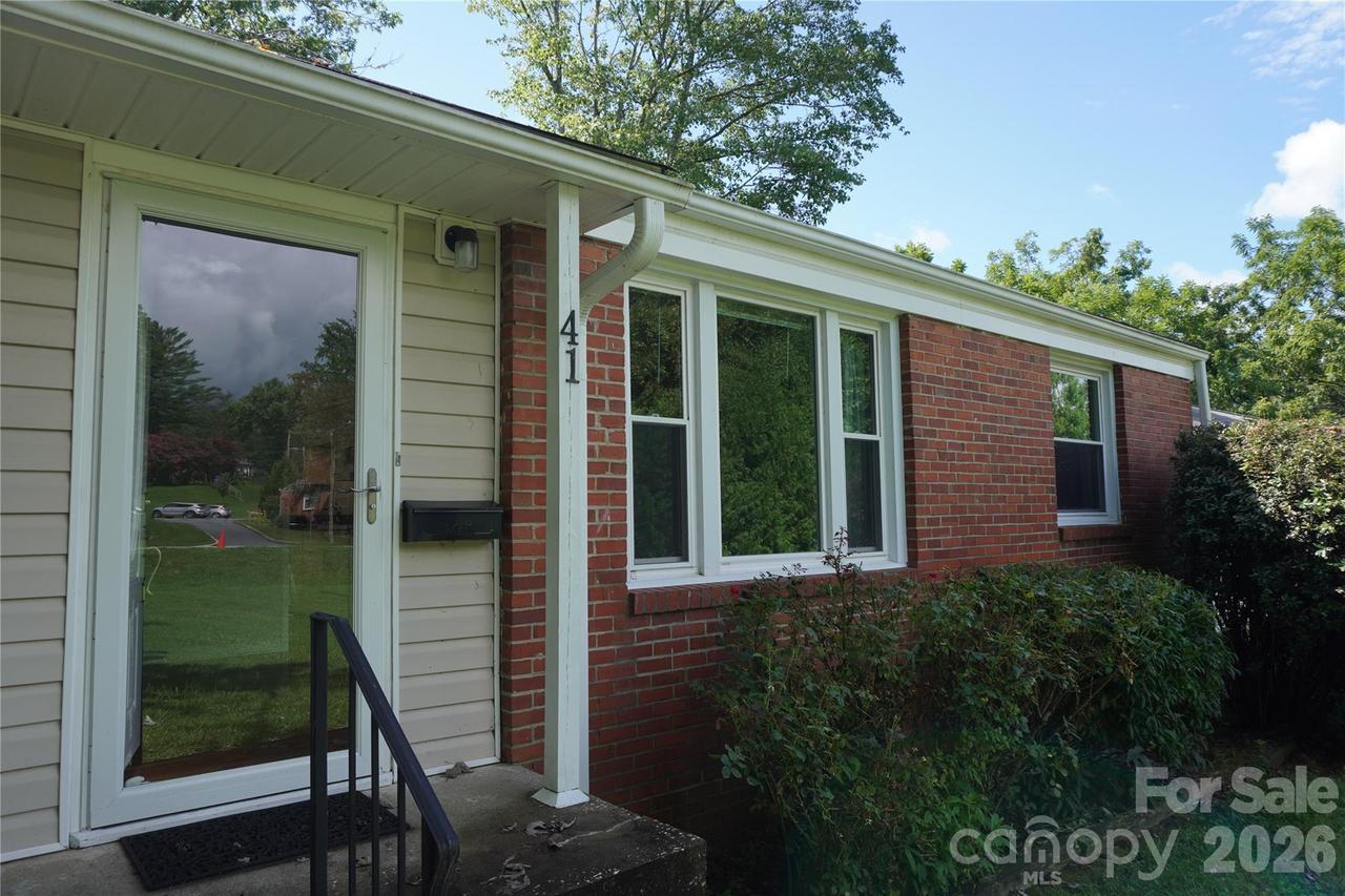 41 Trowbridge Ln., Brevard, NC 28712