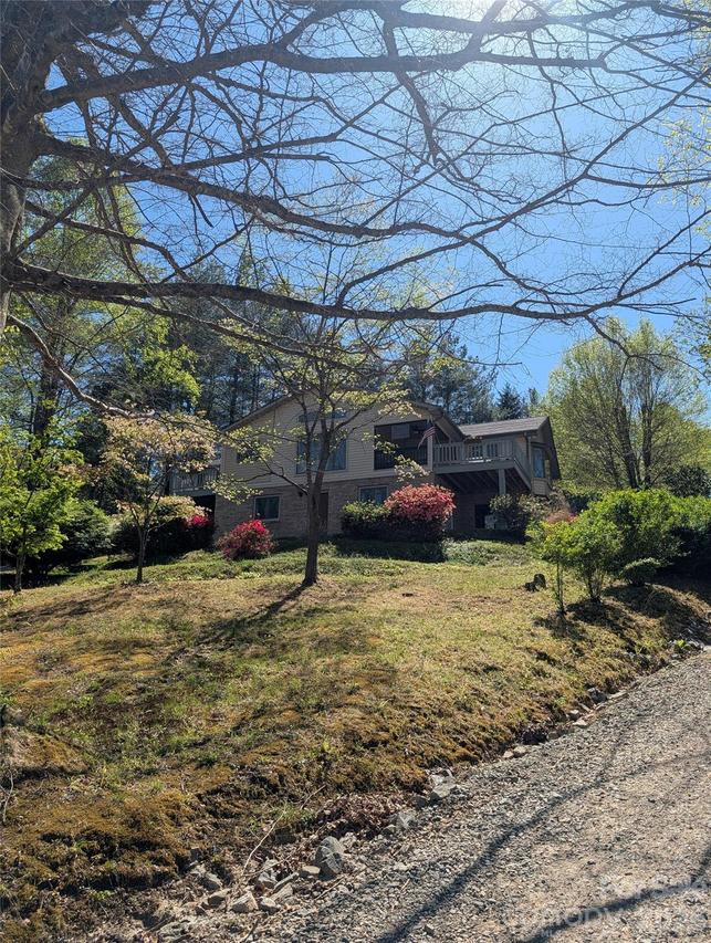 431 Pleasant Grove Dr., Hendersonville, NC 28739