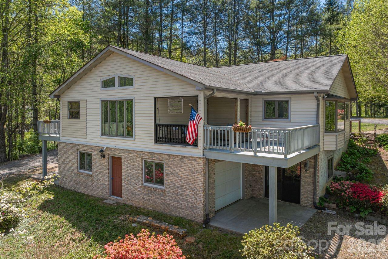 431 Pleasant Grove Dr., Hendersonville, NC 28739