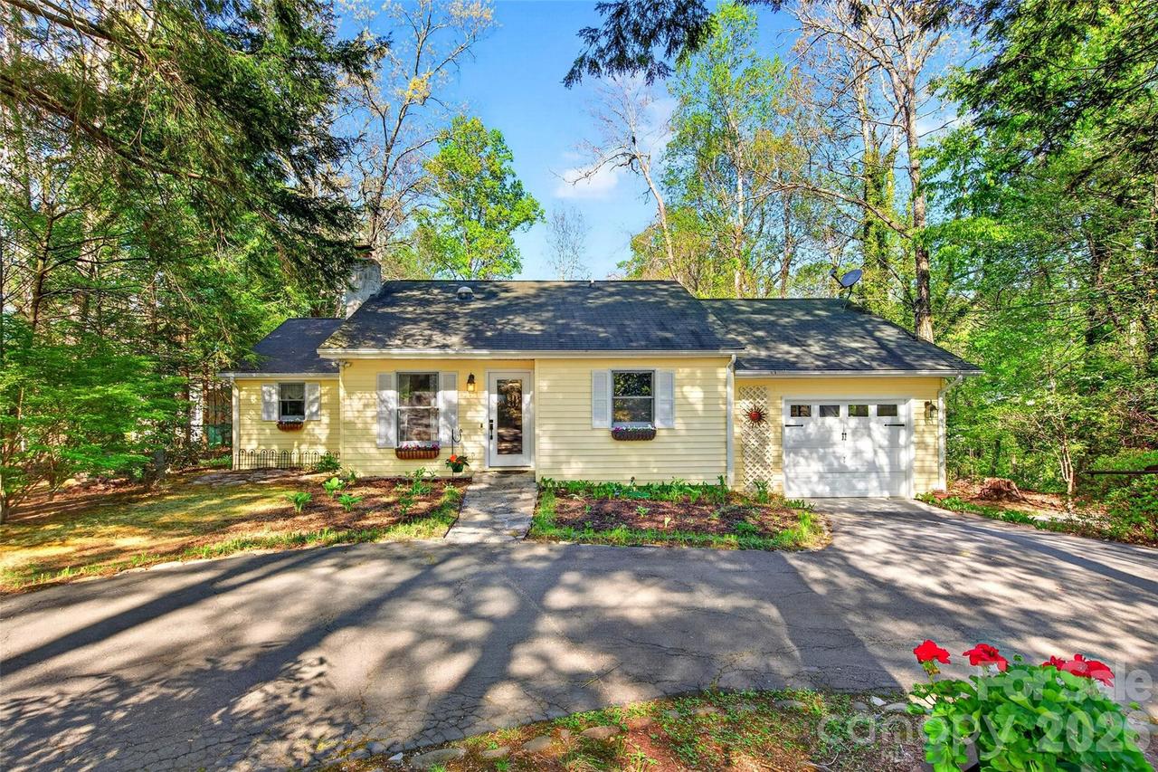 715 Laurel Ave., Black Mountain, NC 28711