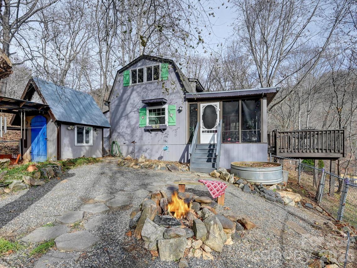 90 Davidson Gap Rd., Leicester, NC 28748