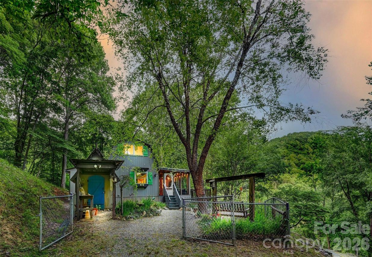 90 Davidson Gap Rd., Leicester, NC 28748