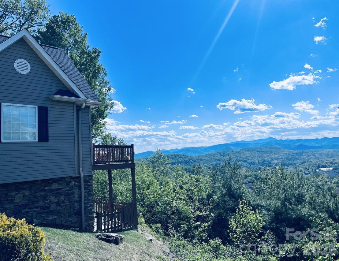 76 Distant View Dr., Asheville, NC 28803