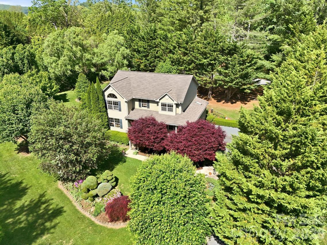 306 Woodview Ct., Fletcher, NC 28732