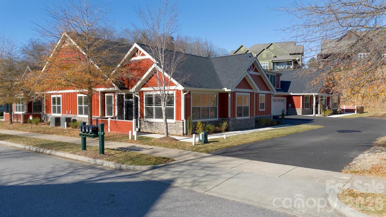 20 Brookstone Pl., Candler, NC 28715