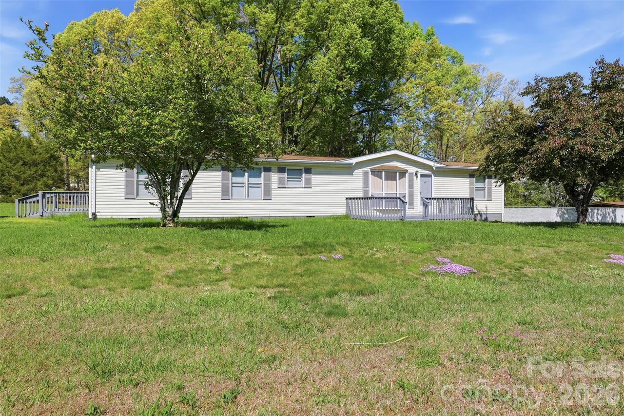 1235 Cheyenne Oaks Dr., Claremont, NC 28610