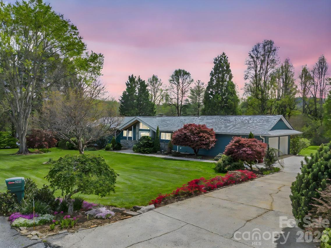 200 Conde Pl., Hendersonville, NC 28739