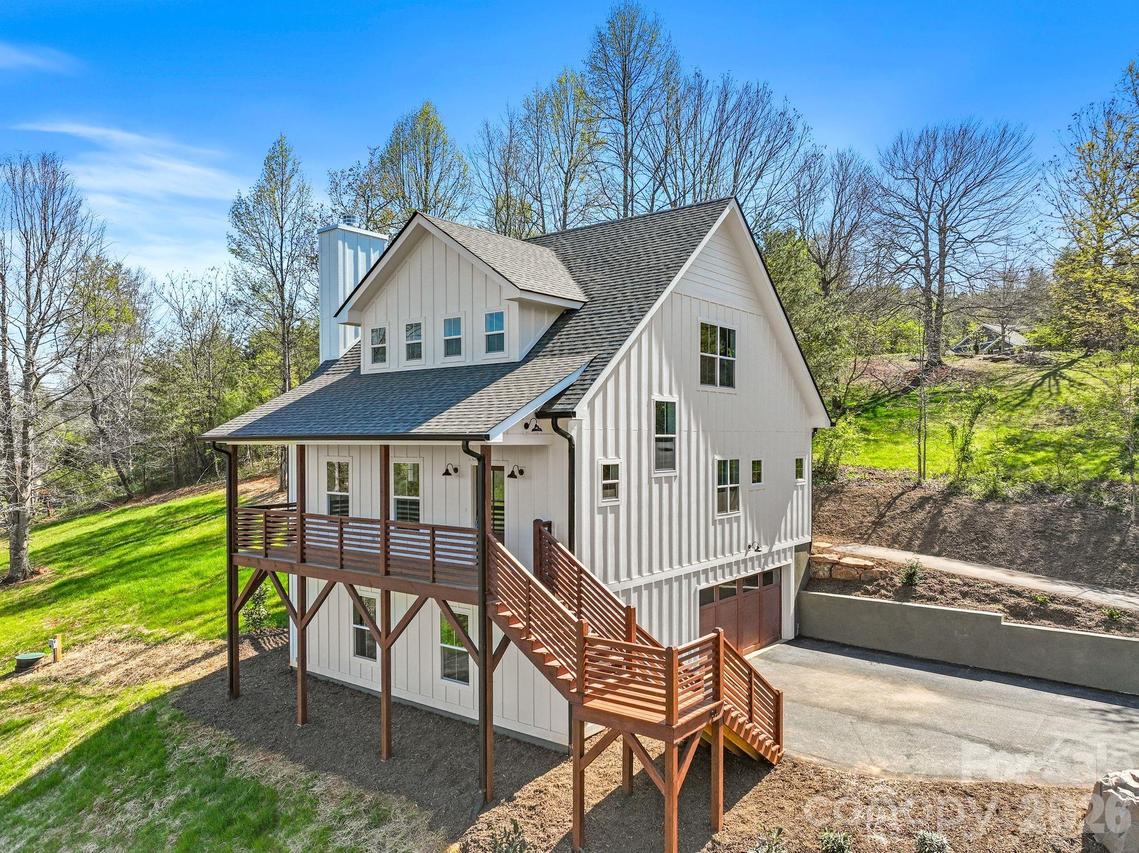 94 Spicewood Rd., Weaverville, NC 28787