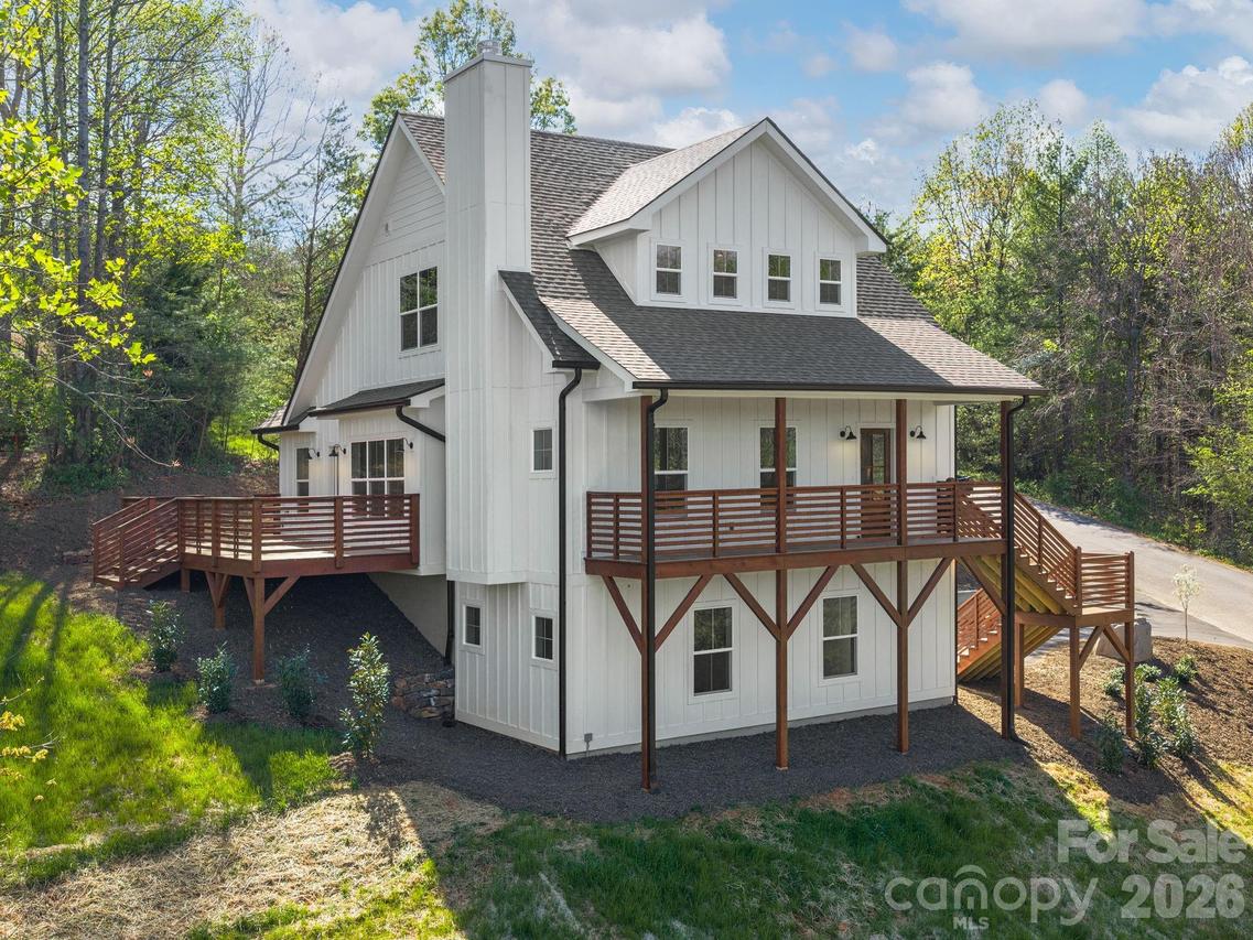 94 Spicewood Rd., Weaverville, NC 28787