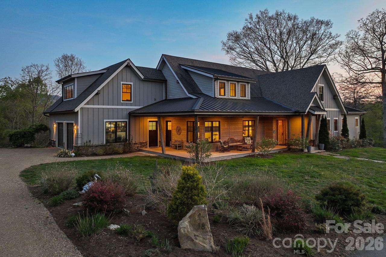 18 Majestic Oak Cir., Asheville, NC 28805