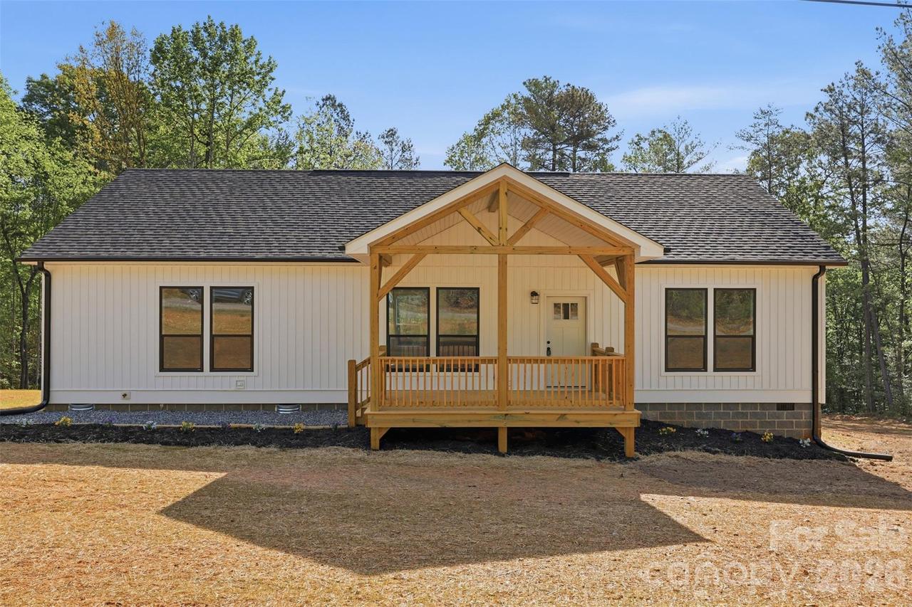 245 White Point Ln., Taylorsville, NC 28681