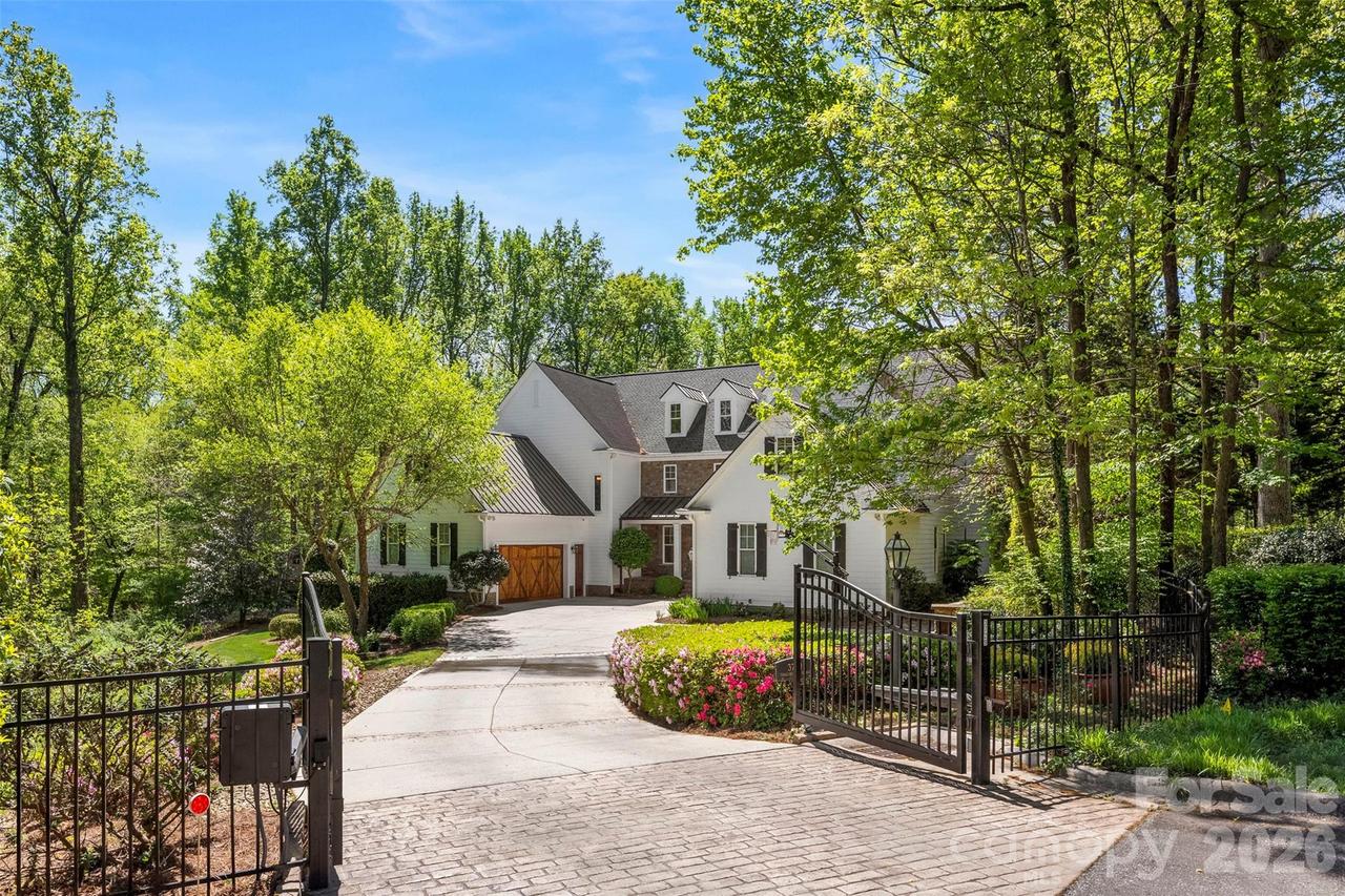 3729 Eaglebrook Dr., Gastonia, NC 28056