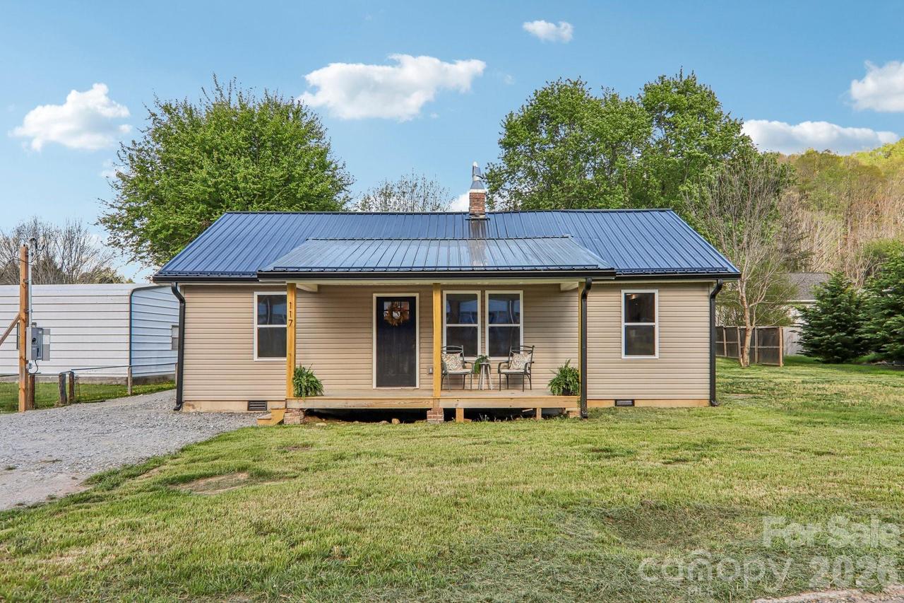 117 Virginia Ave., Waynesville, NC 28786