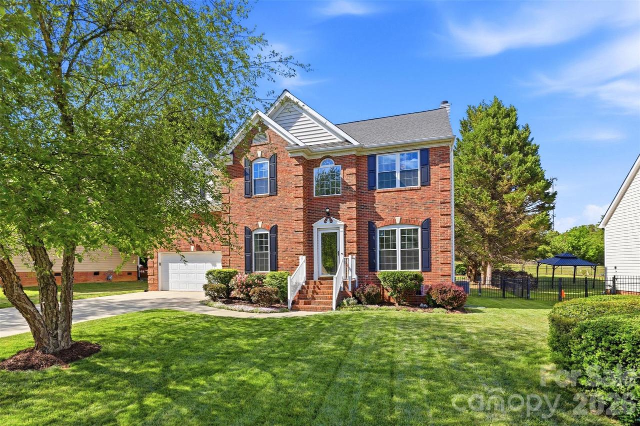 11029 Sycamore Club Dr., Charlotte, NC 28227