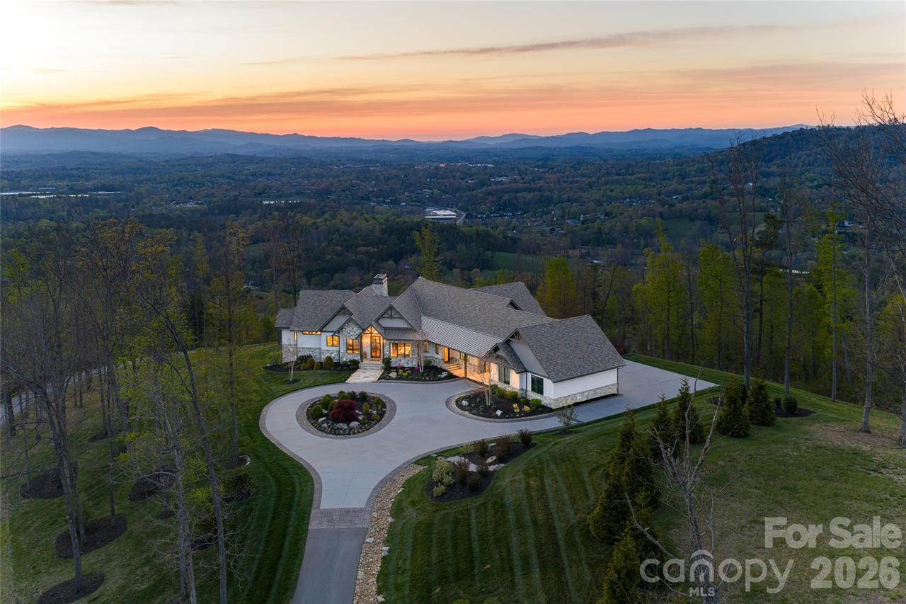 154 Bear View Rd., Weaverville, NC 28787