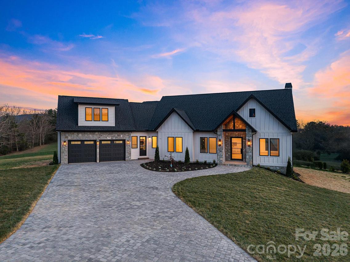 133 Golden Pasture Dr., Fletcher, NC 28732