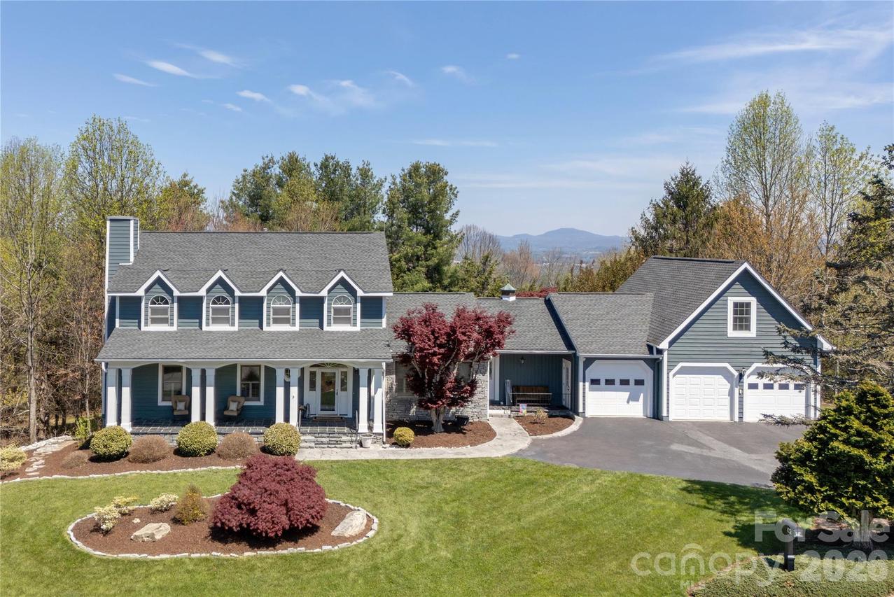 102 Brookhollow Dr., Flat Rock, NC 28731