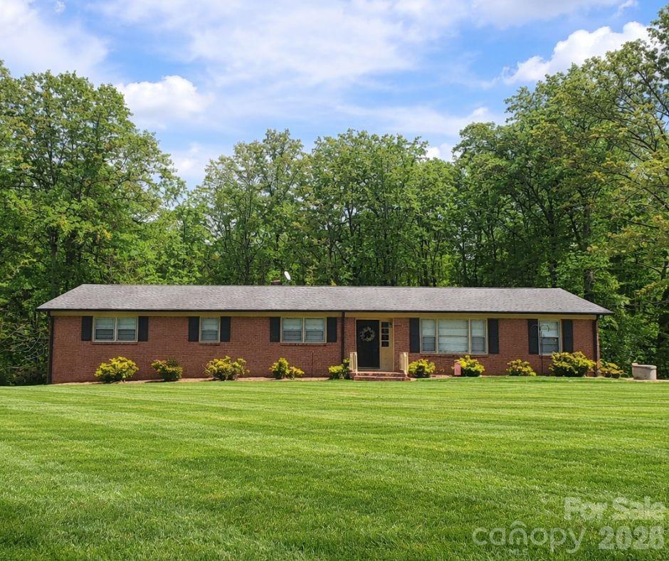 216 Delview Dr., Cherryville, NC 28021