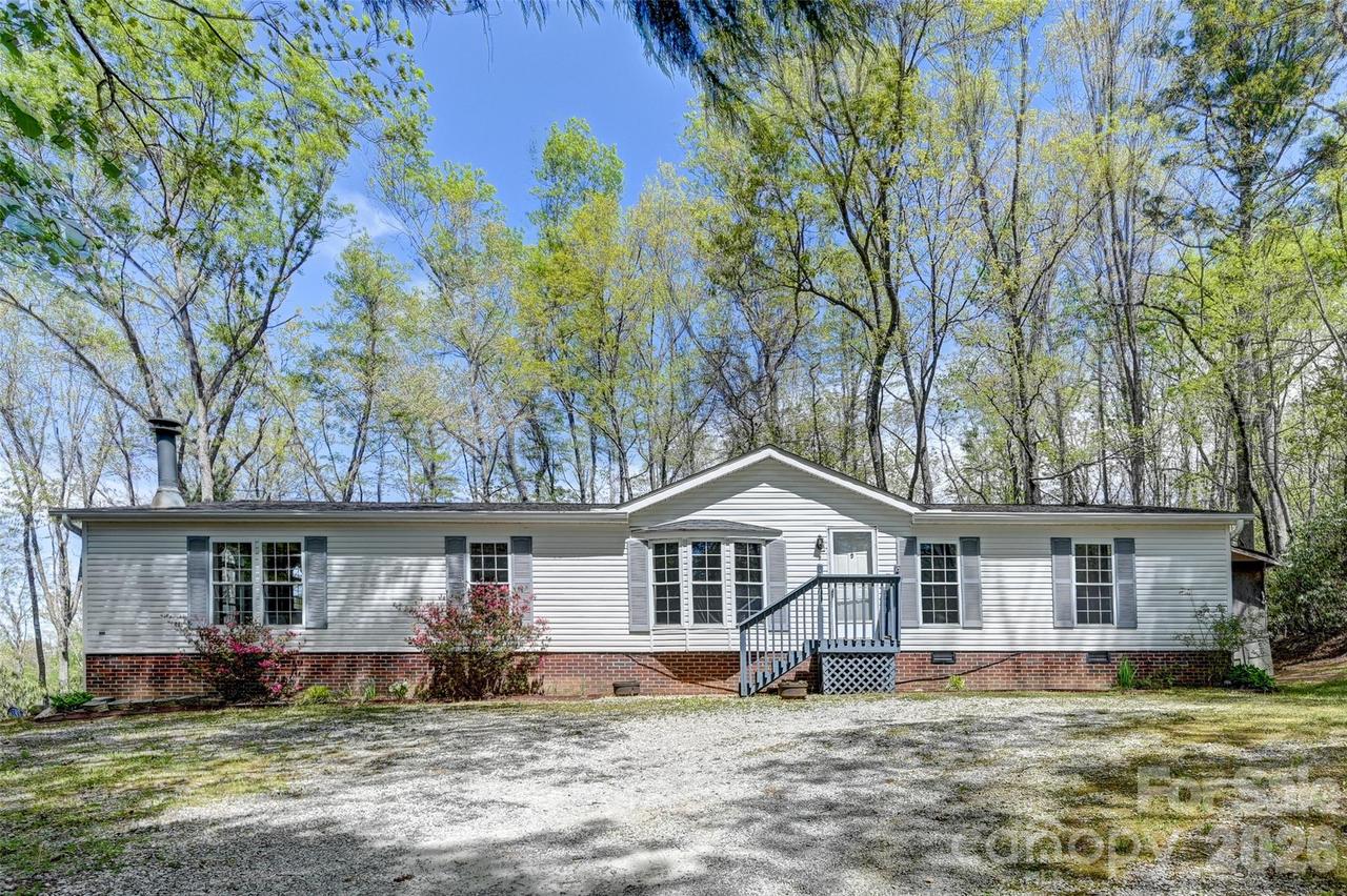 98 Fork Ridge Ln., Hendersonville, NC 28792