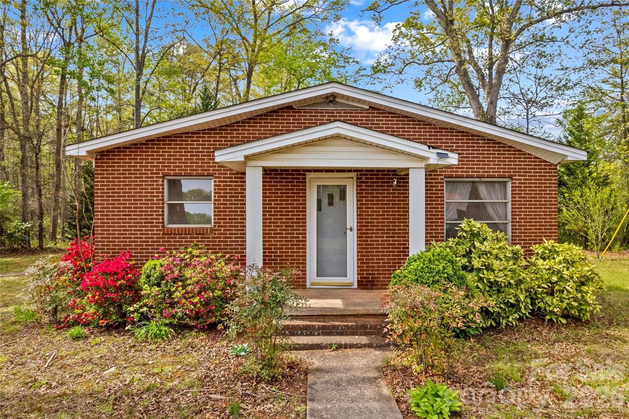 151 Bent Twig Dr., Statesville, NC 28677