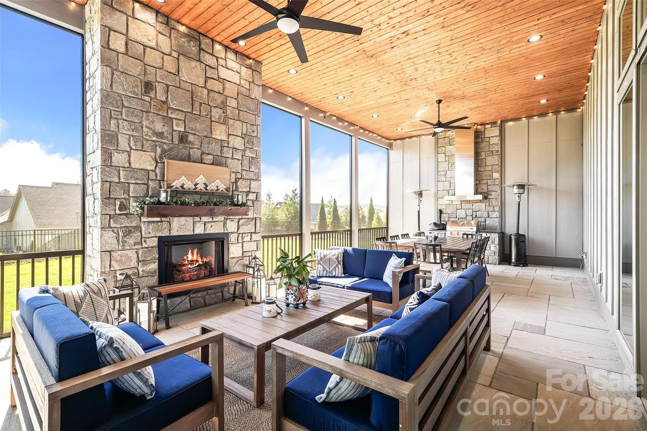480 Daniel Circle Dr., Mills River, NC 28759