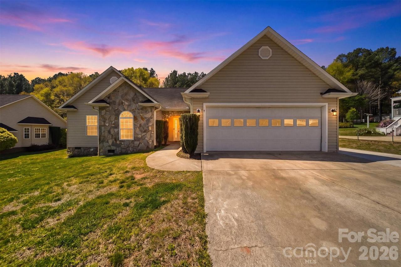 5175 Landing View Dr., Granite Falls, NC 28630