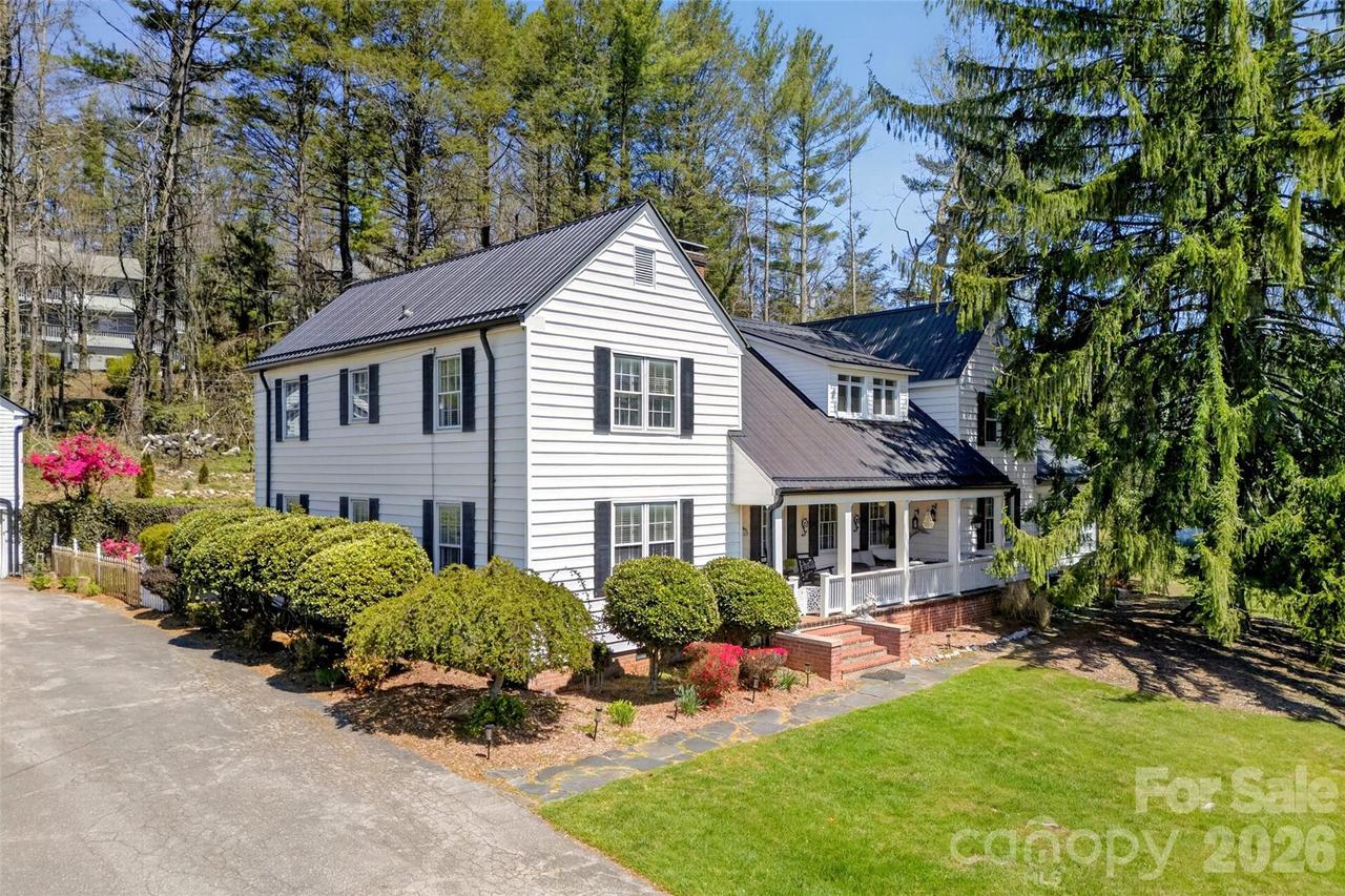 60 Henry Ln., Spruce Pine, NC 28777