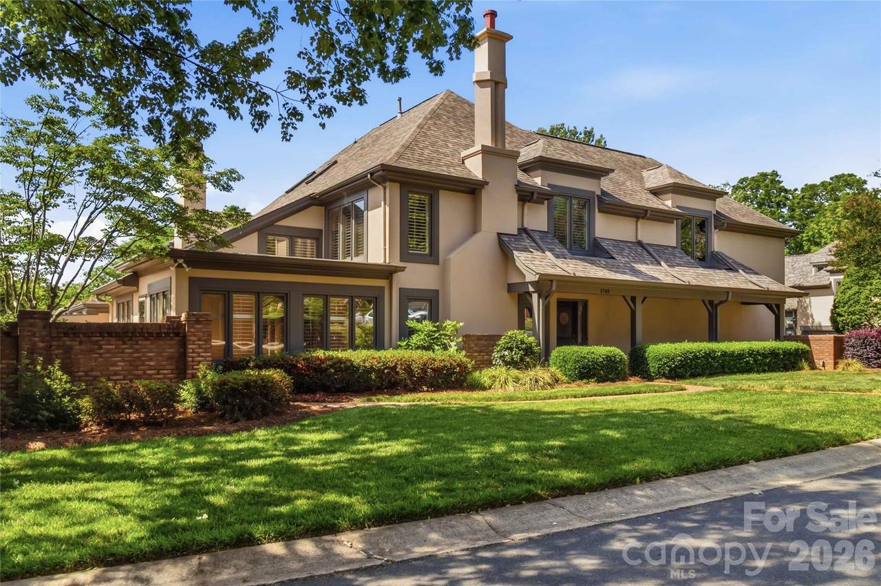 5740 Ballinard Ln., Charlotte, NC 28277