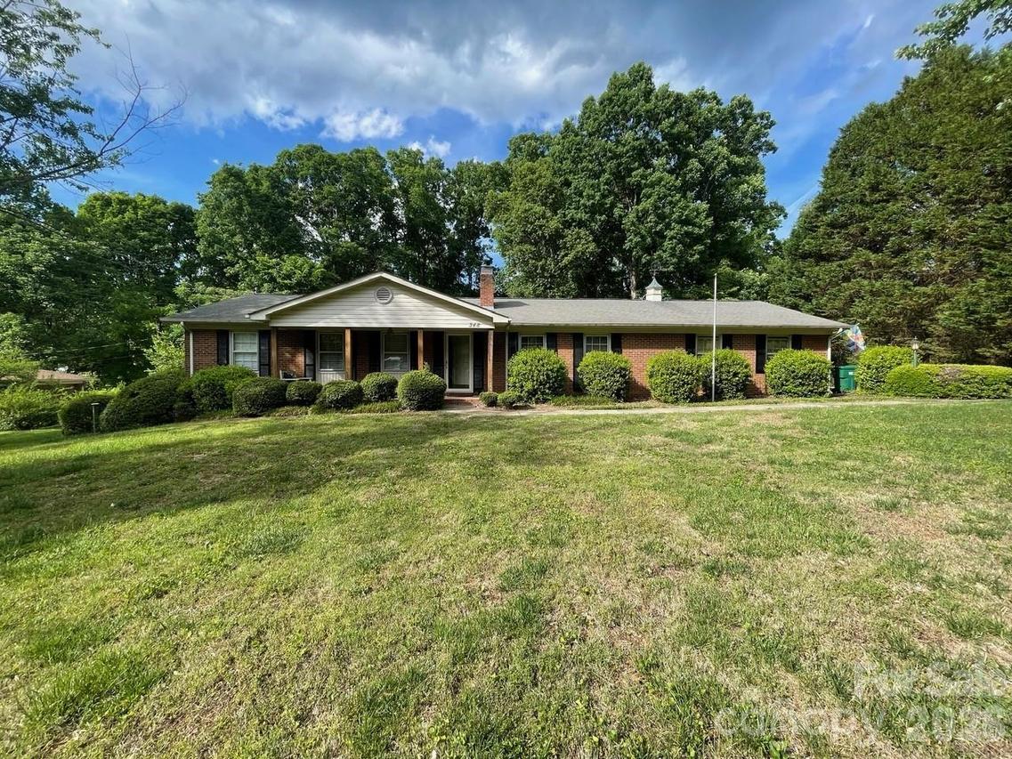 348 Random Dr., New London, NC 28127
