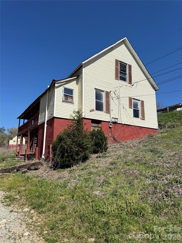 100 Hickory St., Rhodhiss, NC 28667