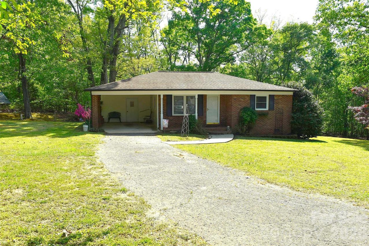 217 Redwood Ln., Lincolnton, NC 28092