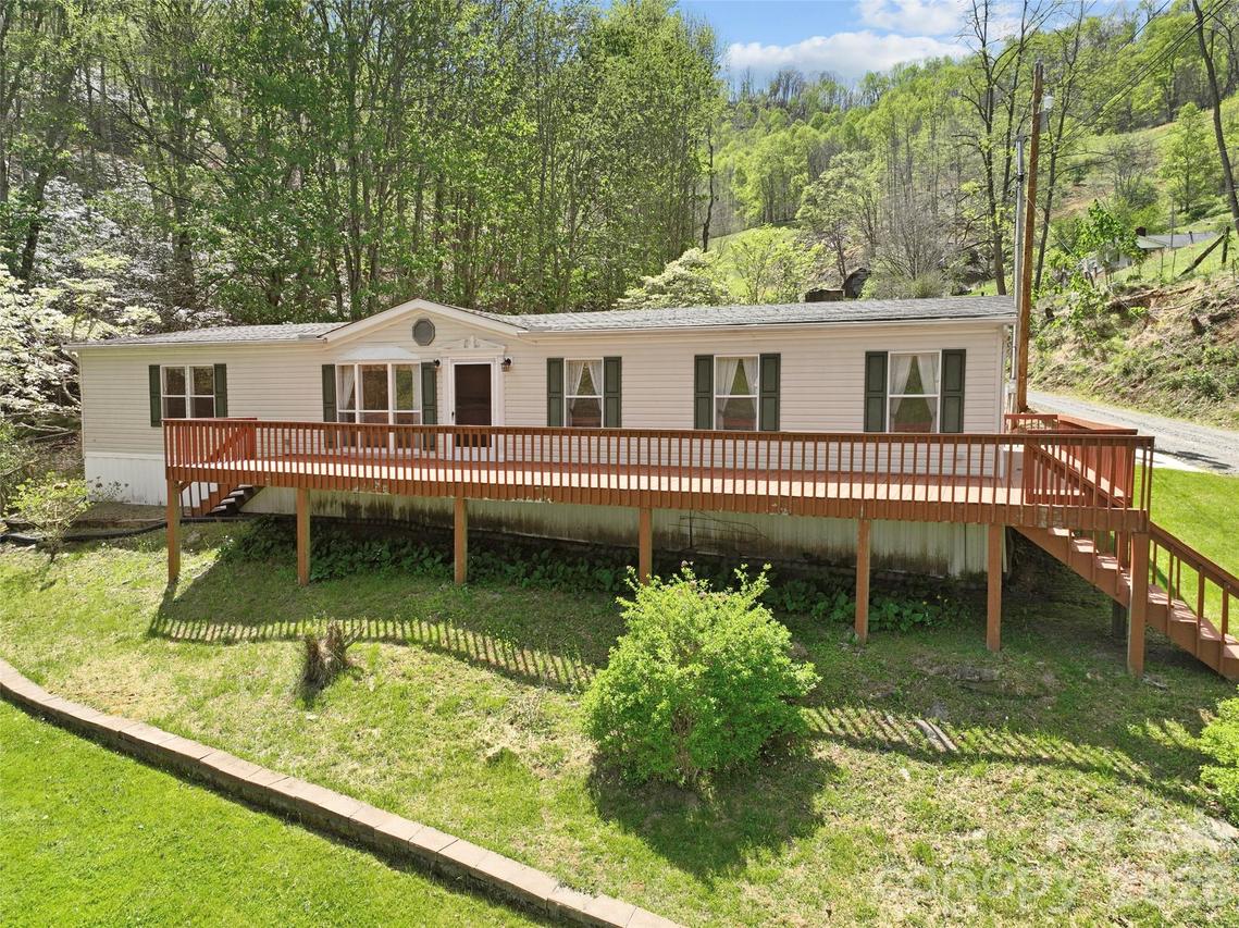 469 Hensley Branch Rd., Burnsville, NC 28714