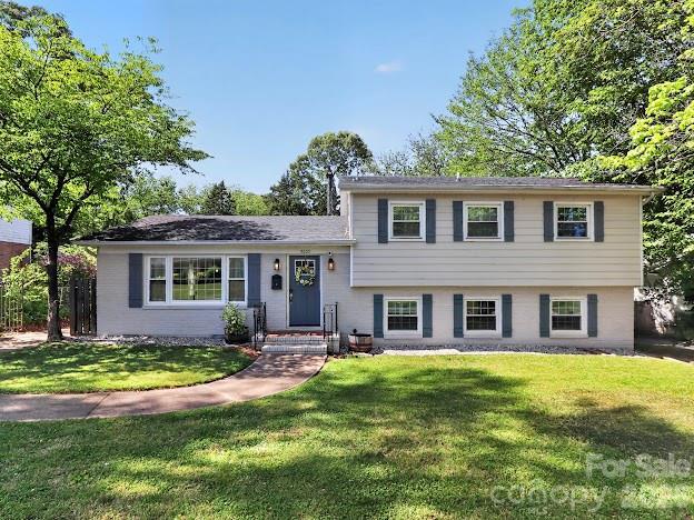 3025 Dunaire Dr., Charlotte, NC 28205
