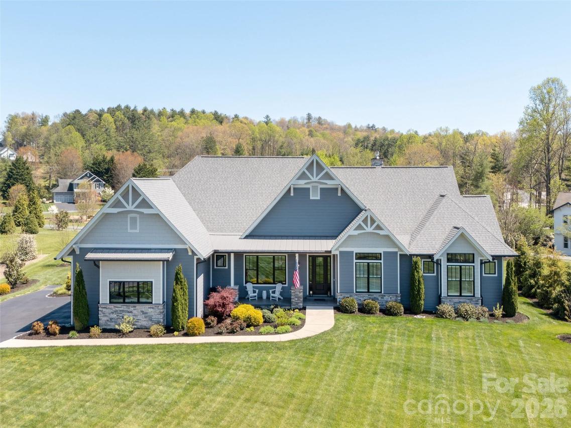 90 Drummond Cir., Hendersonville, NC 28791