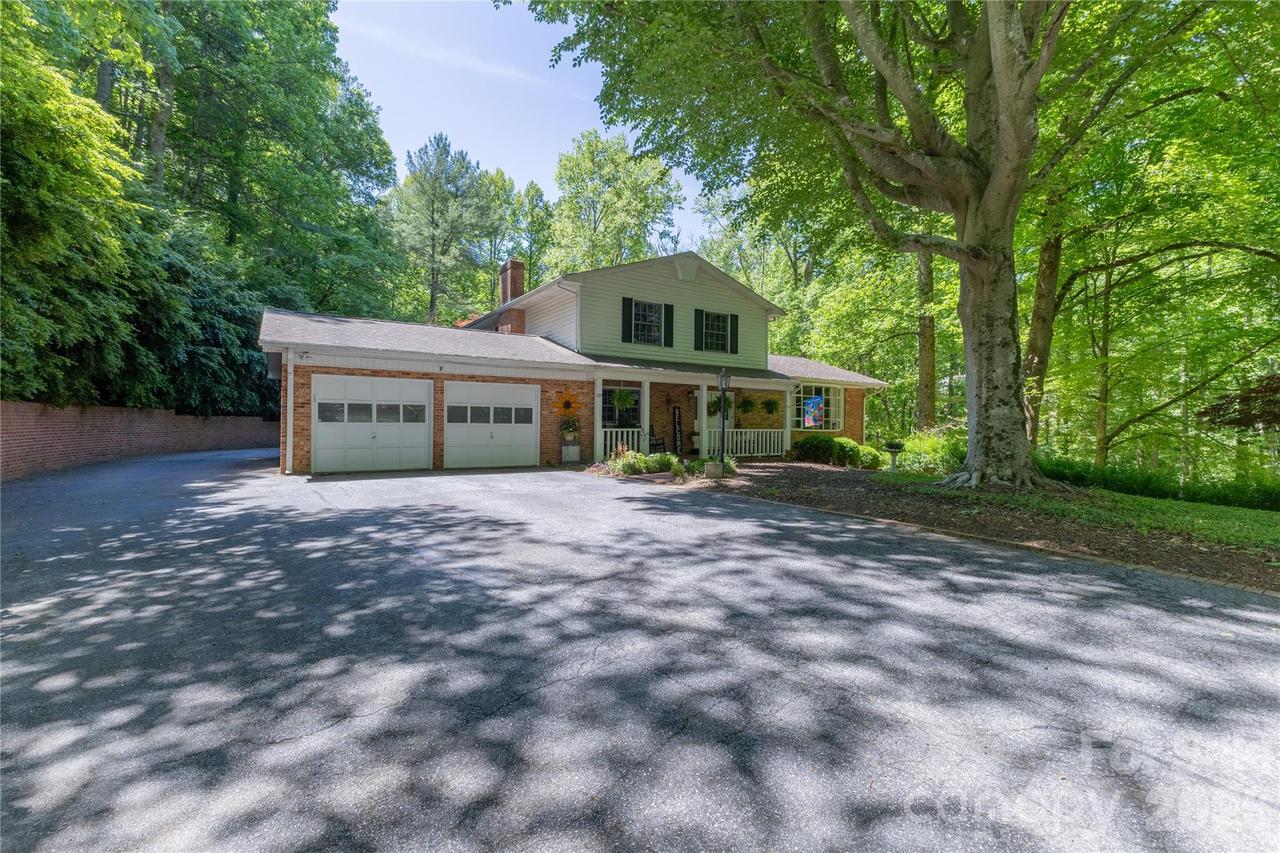 819 Chesterfield Cir., Lenoir, NC 28645