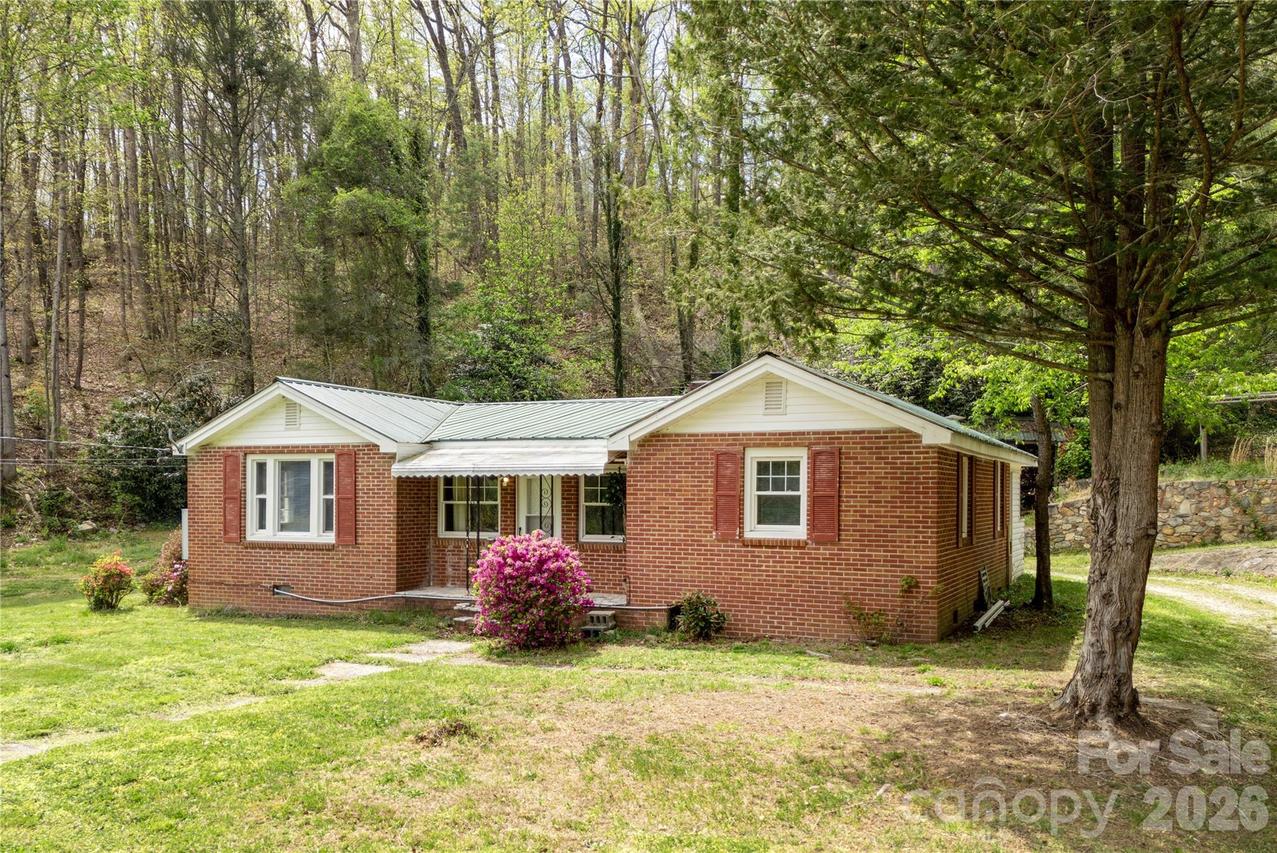 603 Halsbury Ave., Hendersonville, NC 28791