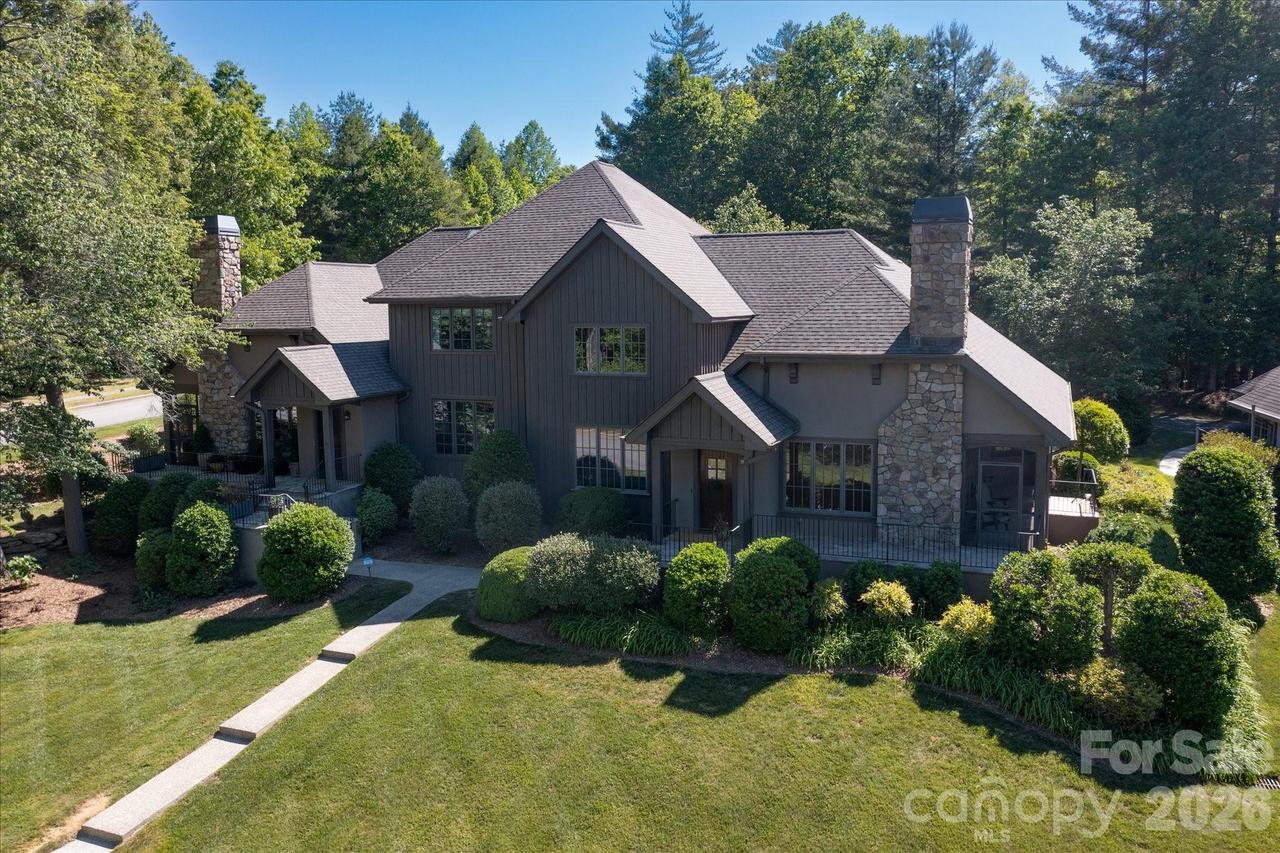 16 Hollyberry Ln., Brevard, NC 28712